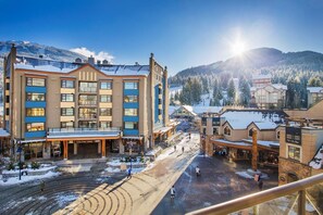 Property grounds - Suite in best location, mountain views & balcony (Whistler)