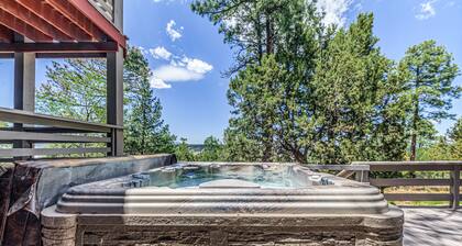 Rustic Ridge! Spacious home with wood beams, hot tub, pool table & Guesthouse