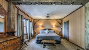 5 bedrooms, iron/ironing board, free WiFi, bed sheets