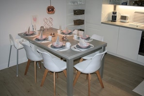 Dining - Beautiful, maritime apartment www. strandperleruegen. De 5 pers. 150m to the beach (Baabe)