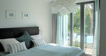 Beautiful, maritime apartment www. strandperleruegen. De 5 pers. 150m to the beach