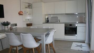 Kühlschrank, Ofen, Herdplatte, Geschirrspüler