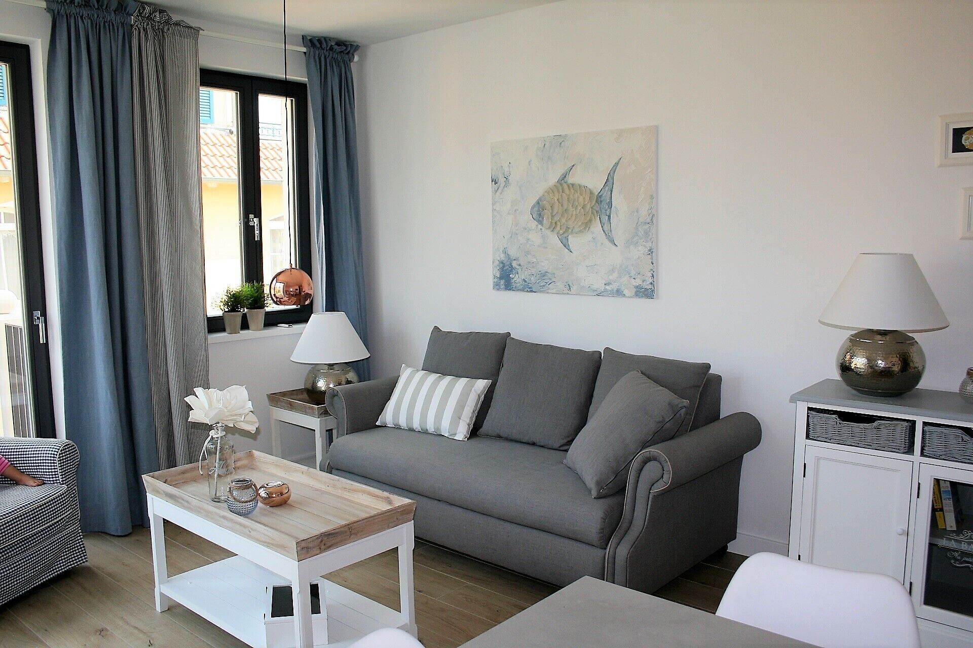 Smart TV, books, stereo