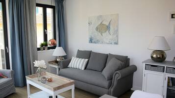 Smart TV, books, stereo