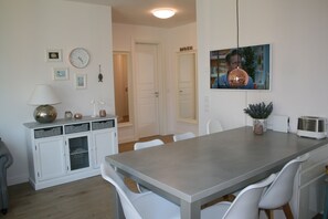 Dining - Beautiful, maritime apartment www. strandperleruegen. De 5 pers. 150m to the beach (Baabe)