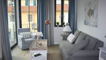 Smart TV, books, stereo