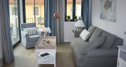Beautiful, maritime apartment www. strandperleruegen. De 5 pers. 150m to the beach
