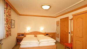 1 bedroom, internet, bed sheets - apartment with 2 rooms (Reit im Winkl)