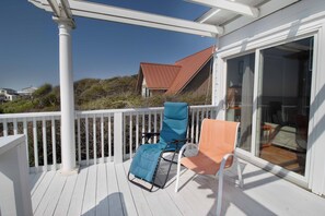 Property grounds - Oceanfront Clean Comfortable and Stunning ~ Zen of the East End (Folly Beach)