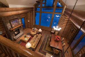 Smart TV, fireplace, DVD player - TetonCabin with hot tub and ac (Victor)