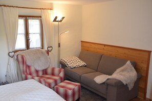 1 bedroom, internet, bed sheets