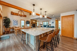 Interior - Deep Creek Gem w/ Dock, Fire Pit, Views & Hot Tub (Oakland)