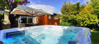 Luxe XL house de Gouden vink, with jacuzzi, 1500 meters from the beach.