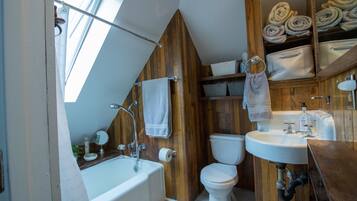 Combined shower/tub, hair dryer, towels, shampoo
