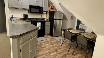 冰箱、微波炉、烤箱、炉灶