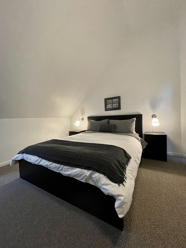 2 bedrooms, desk, iron/ironing board, WiFi