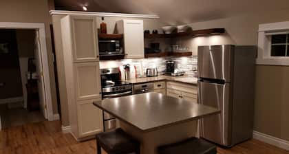 Hermosa casa de huéspedes de 1 habitación (sin mascotas)