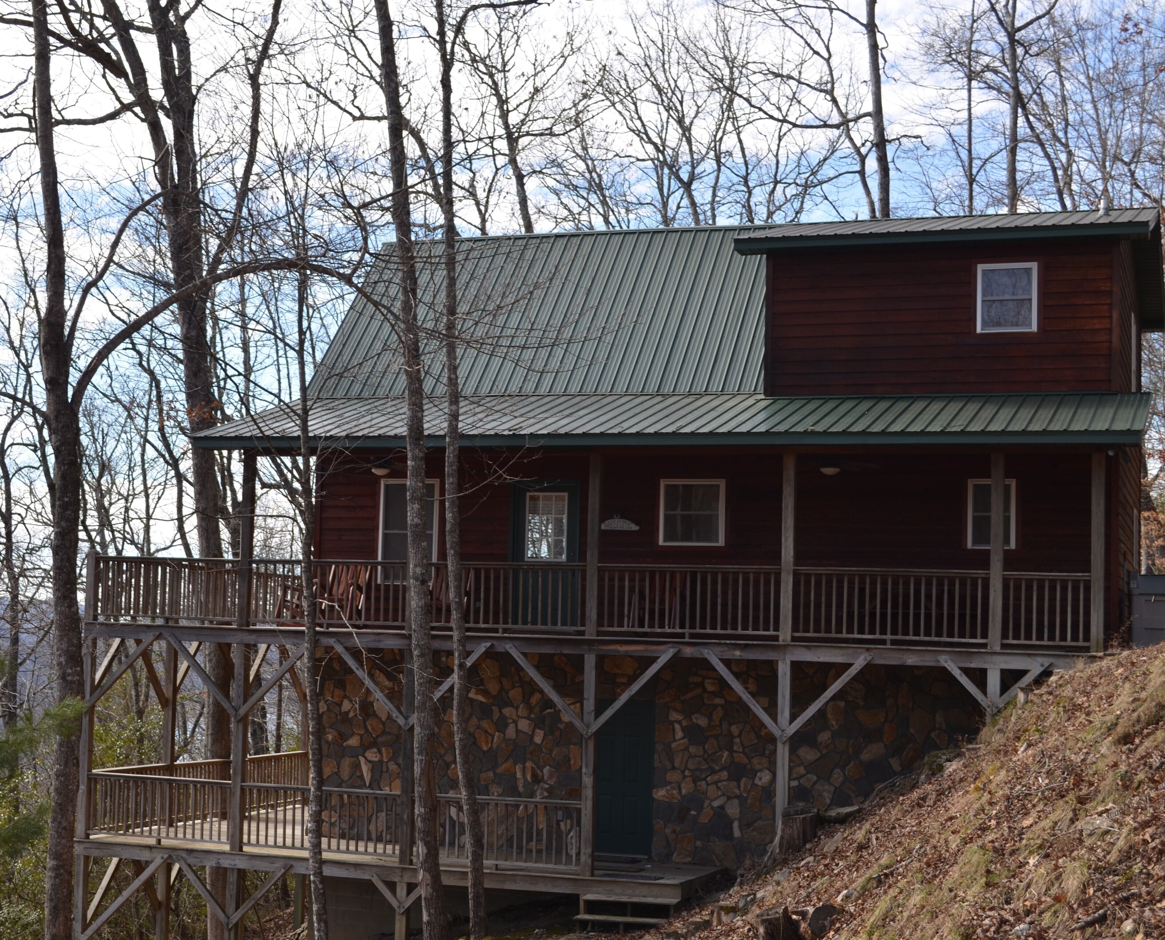 Bear Rock Chalet beautiful, secluded, mountain retreat with breathtaking views