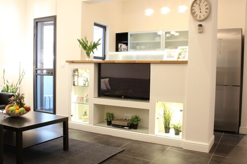 Brand New Renovated 2BR Apt, Sleeps 5