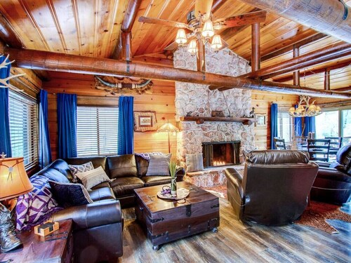 Rockhaven- Private Cabin and Hot Tub & EV Charger