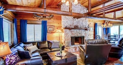 Rockhaven- Private Cabin and Hot Tub & EV Charger