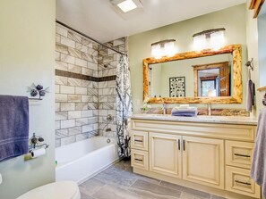 Combined shower/bathtub, hair dryer, towels, soap