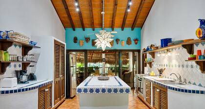 Spacious Luxury Villa - 2 Pools & Ocean Views - Sleeps 16, Perfect for Reunions!