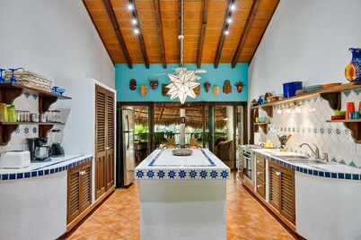 Spacious Luxury Villa - 2 Pools & Ocean Views - Sleeps 16, Perfect for Reunions!