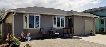 Taylor House, beautiful  views of Lighthouse, Ocean and Brother Jonathan Park