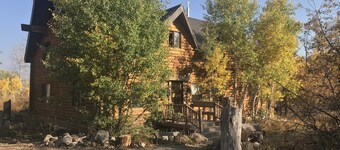 LUX RUSTIC Log Cabin - Hot tub & Stars SkiUtahCabin at Timber Lakes Legal!