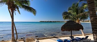 GRATIS LUFTFARTOVERFØRING! Lavish Mayan Artistry on the Beach med basseng og hager