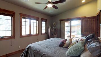 2 bedrooms, iron/ironing board, free internet, bed sheets