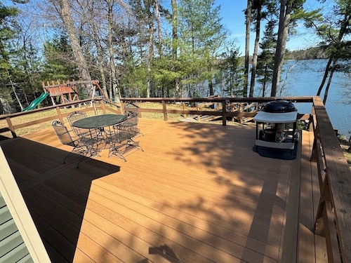 Little Muskie Retreat on Little Muskie Lake, Canoe included!   Snowmobile!