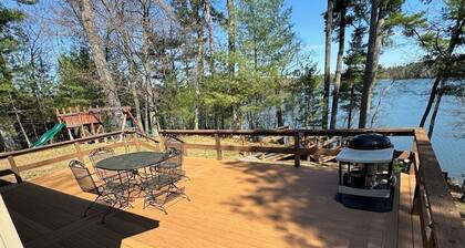Little Muskie Retreat on Little Muskie Lake, Canoe included! Snowmobile!