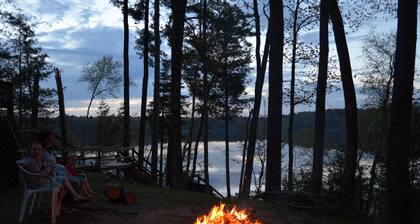 ¡Pequeño retiro de Muskie, canoa incluida, en Little Muskie Lake! ¡Motonieve!