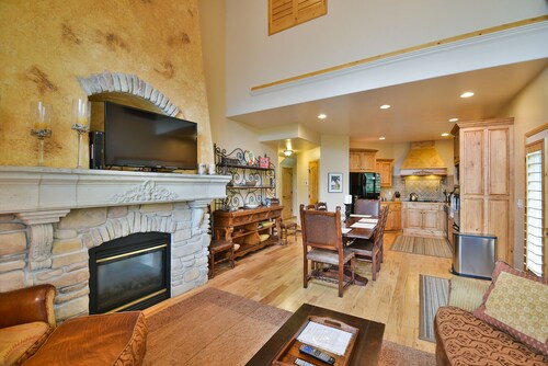 5 Star Luxury Townhome | 5 Bed, 4.5 Bath