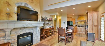 5 Star Luxury Townhome | 5 Bed, 4.5 Bath