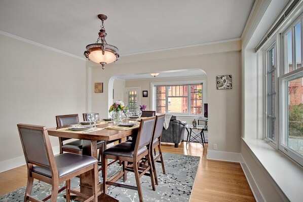 Dining - Historic Stadium Area Vacation Rentals! (Tacoma)