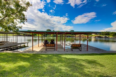 Renovated waterfront home with WiFi, lake views, dock & boat lift - dogs OK