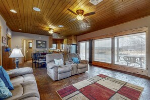 TV, DVD player - Renovated waterfront home with WiFi, lake views, dock & boat lift - dogs OK (Burnet)