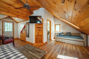 6 bedrooms, free WiFi, bed sheets