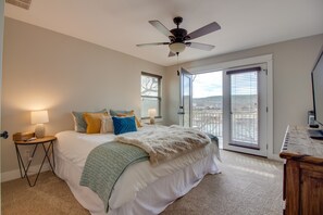 4 bedrooms, iron/ironing board, internet, bed sheets - Lakefront home with WiFi, entertainment, dock & lake views - dogs OK (Burnet)