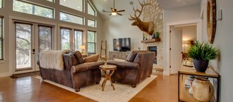 湖畔の家w /エンターテイメント、ドック＆湖の景色 - 犬OK！