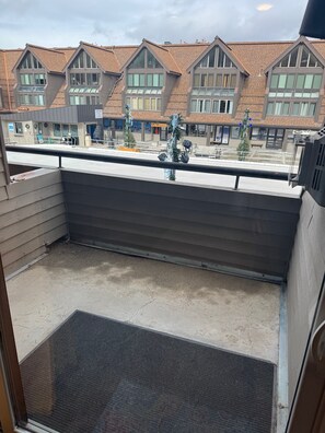 Property grounds - Inviting Ski In/Ski Out Condo. Covered Parking. Renovated! Heated Pool/Hot Tubs! (Park City)