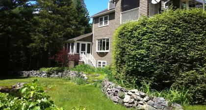 Soleado y acogedor de 1 dormitorio, arbolado, privada, zona central de la Isla, cerca del océano