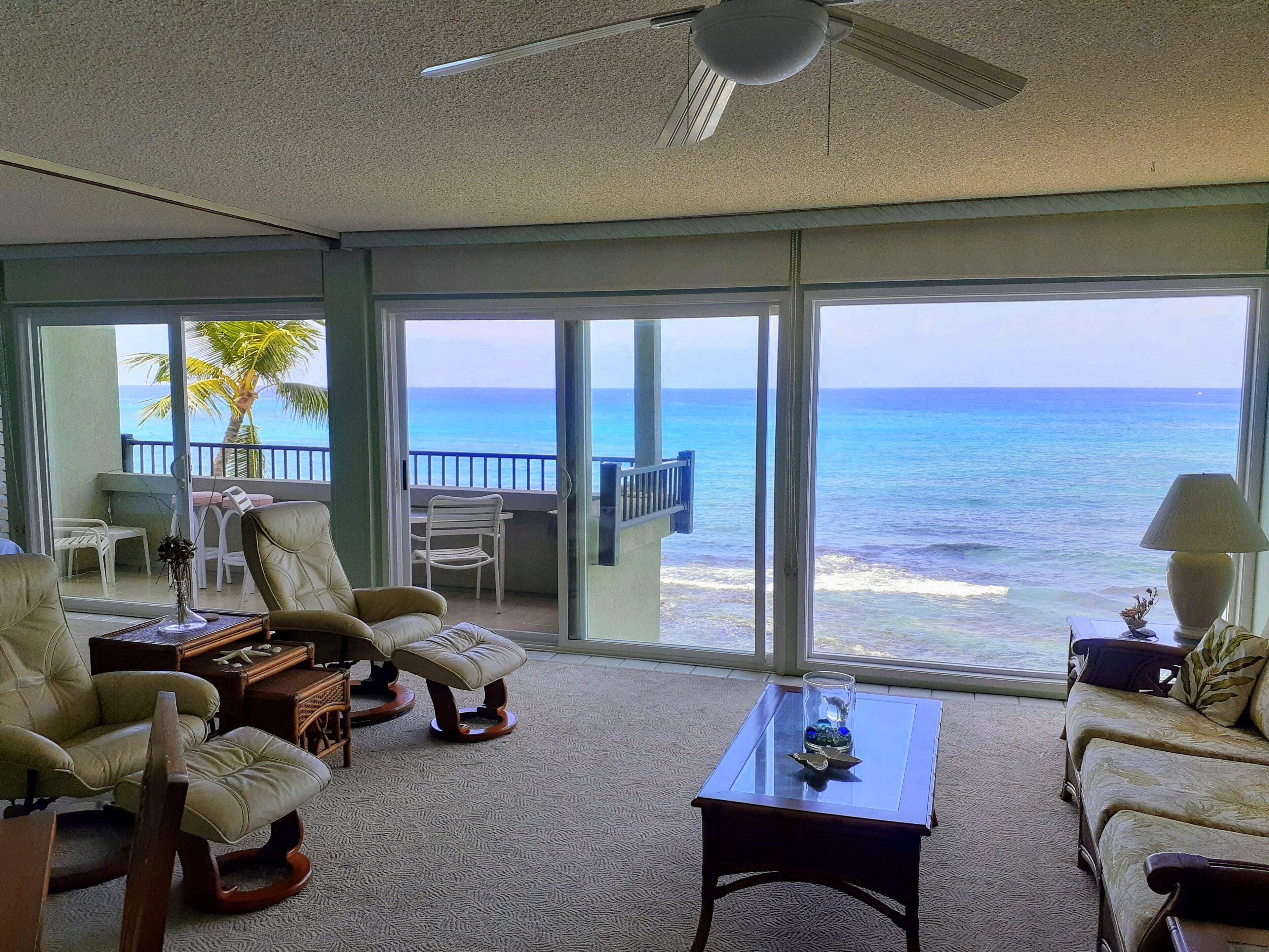 Fernseher, DVD-Player, Bücher, Stereoanlage