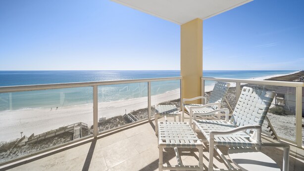 A balcony with a clear view of the beach and ocean. - Luxury Corner Unit For The Discriminating Traveler with Double  Beach Service (Navarre)