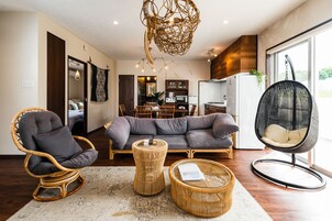 Private Vacation Home | Living area | Flat-screen TV