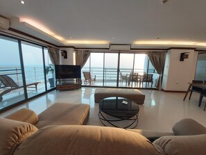 Flat-screen TV - View Talay Condominium (Pattaya)