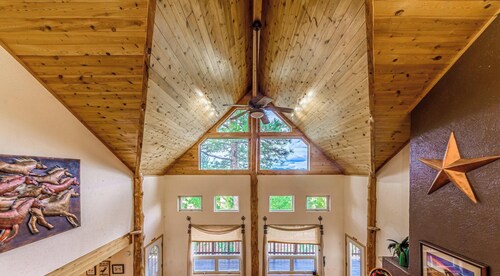 Wild Horse Lodge w/ EV charge station, game room & hot tub